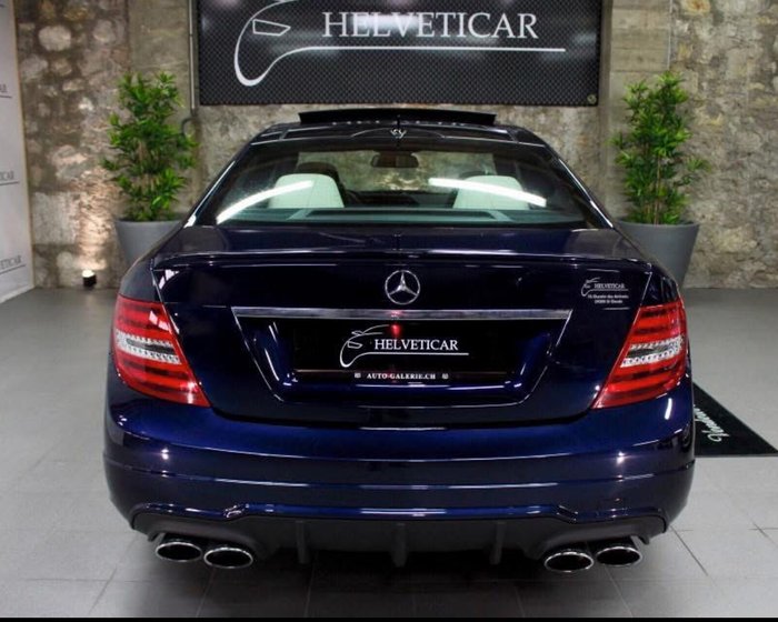 Mercedes C63 AMG bleu nuit