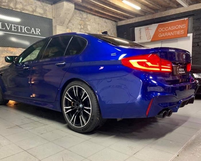 BMW M5 Competition bleu — showroom Helveticar