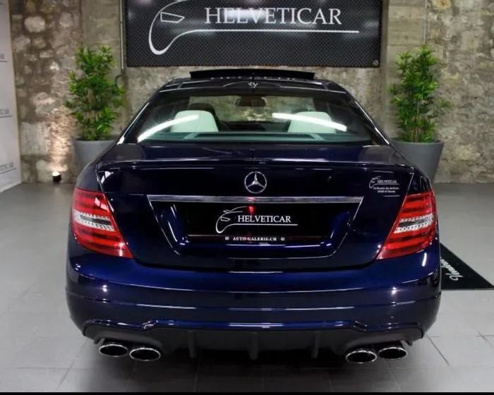 Mercedes C63 AMG — vendu par Helveticar